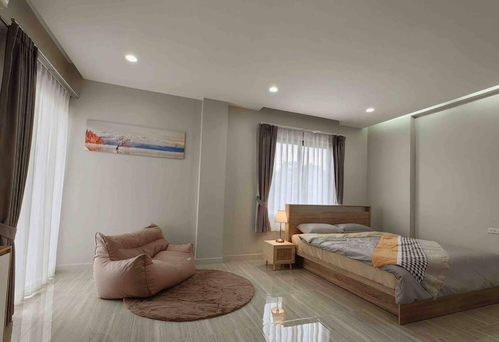 Villa Cheri's 5and1 Bedroom Townhouse In Sukhumvit 36 , Bangkok, Near Tonglo Rail Station *