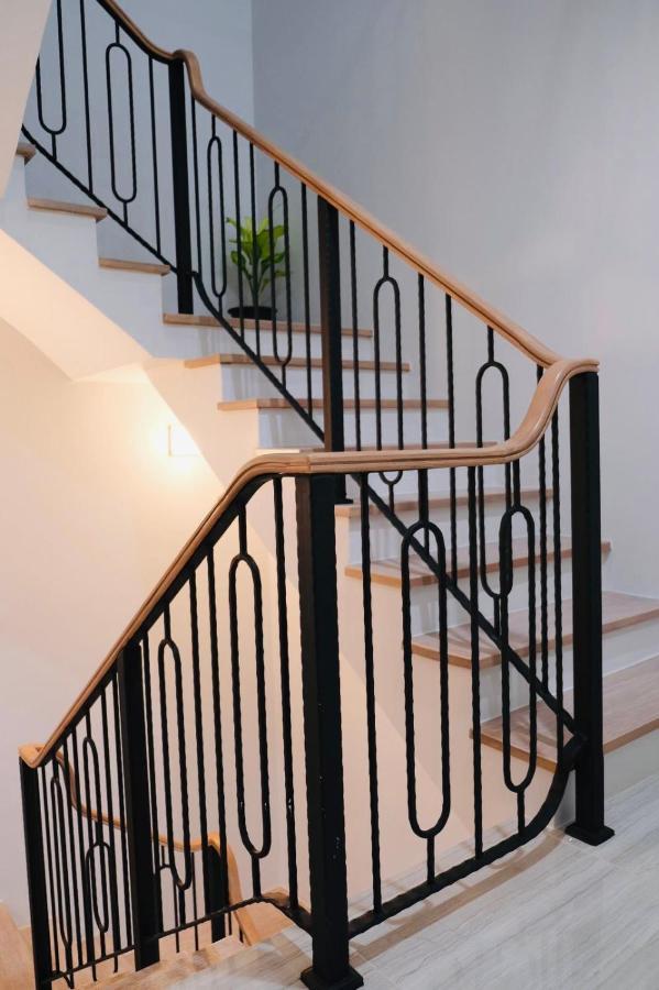 Cheri's 5and1 Bedroom Townhouse In Sukhumvit 36 , Bangkok, Near Tonglo Rail Station Villa *